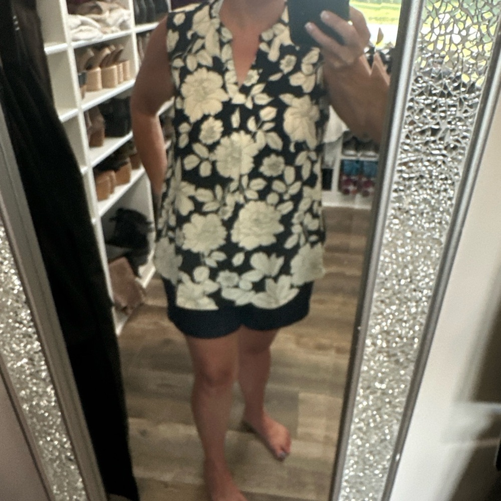 Gagarin Floral Sleeveless Top - Black and White Large flowy relaxed